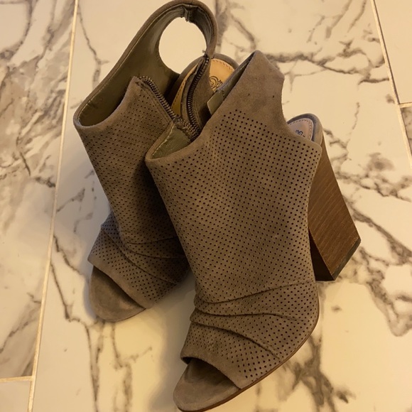 Vince camuto heels - Picture 1 of 4
